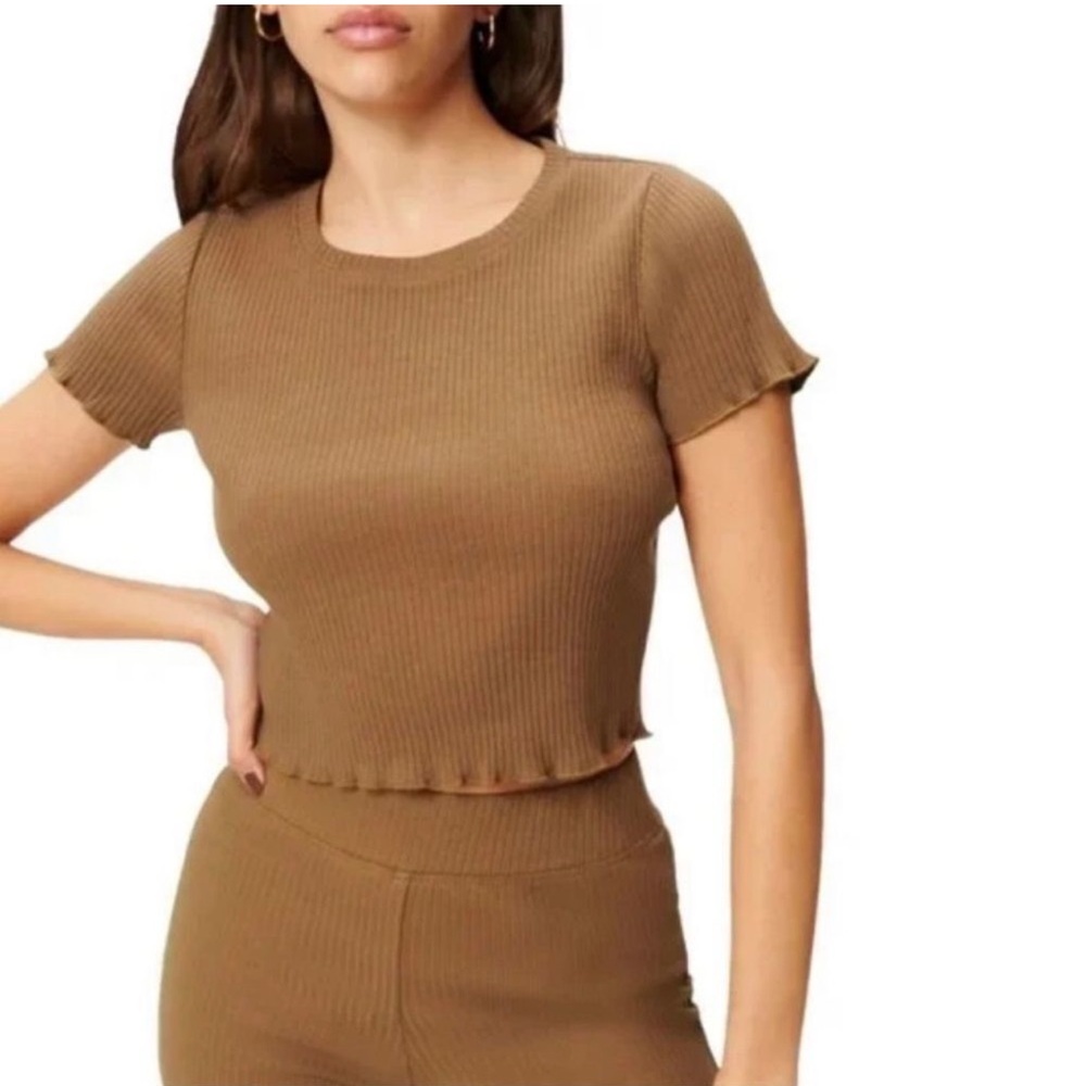 GOOD AMERICAN cropped & ribbed brown baby tee